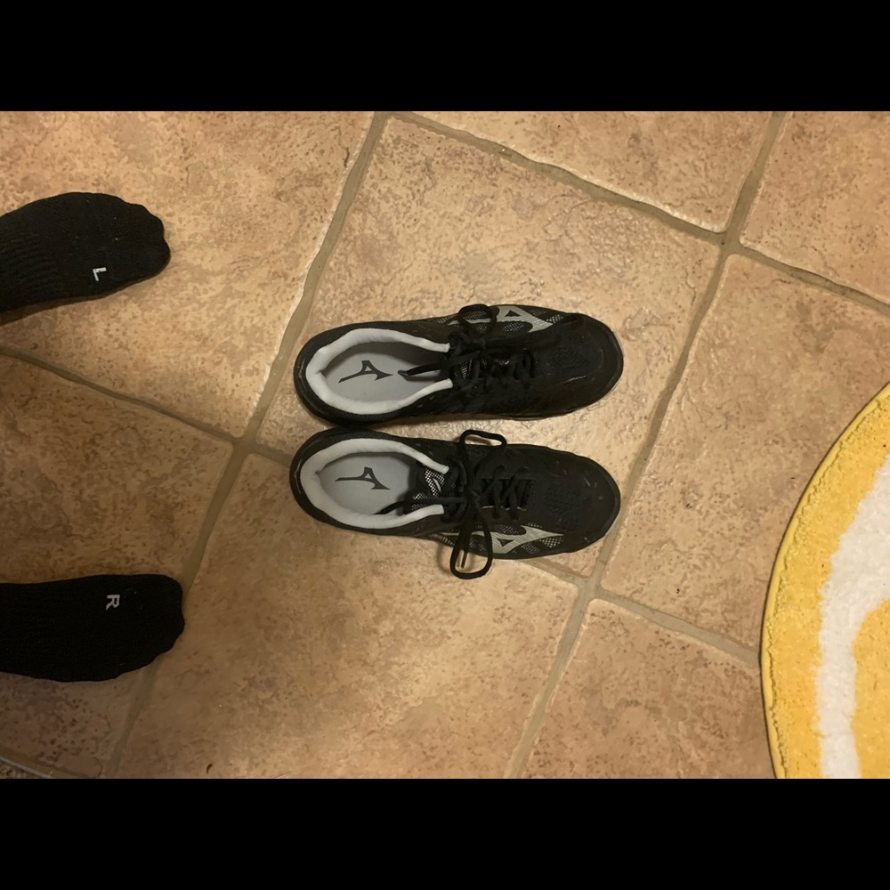 Mizuno volleyball shoes